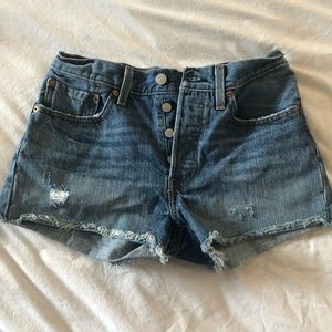 EUC Levi’s 501 Short in Roadside Blue Medium Wash